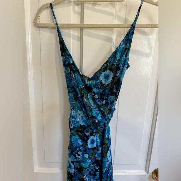 REFORMATION (worn once) size 0 wrap dress blue and black floral - Picture 2 of 6